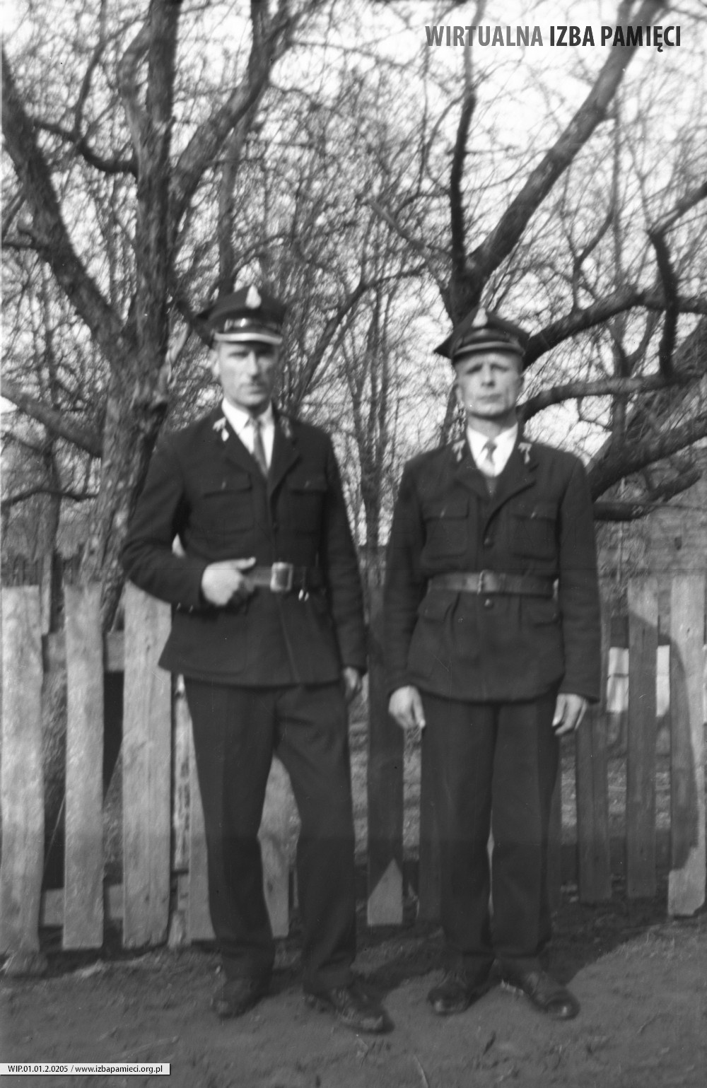1965. Członkowie OSP w Mołodyczu Andrzej i Franciszek Hubacz