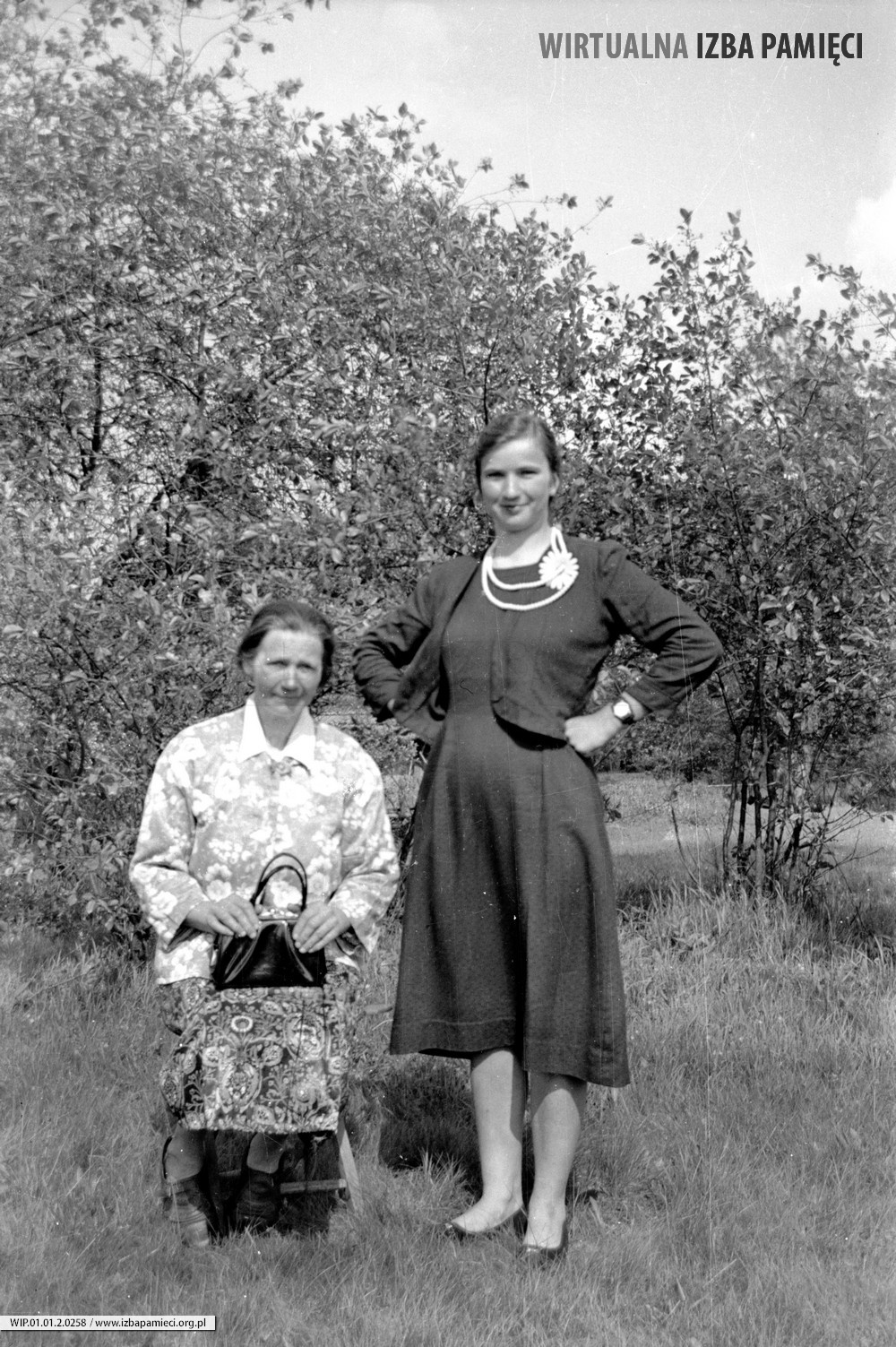 1965. Anna Marczak z Matką 