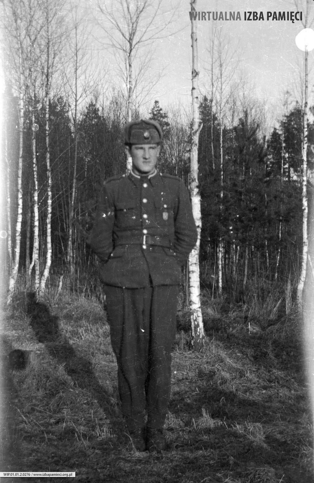Lata 50. XX wieku. Żołnierz (z rodziny Hubaczów) w czasie urlopu w rodzinnej wsi