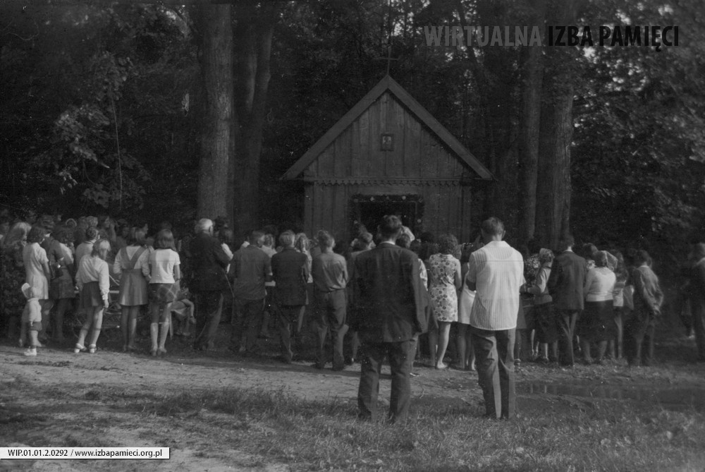 Lata 70. XX wieku. Msza św. w leśnej kapliczce Horodyska-Lichacze 
