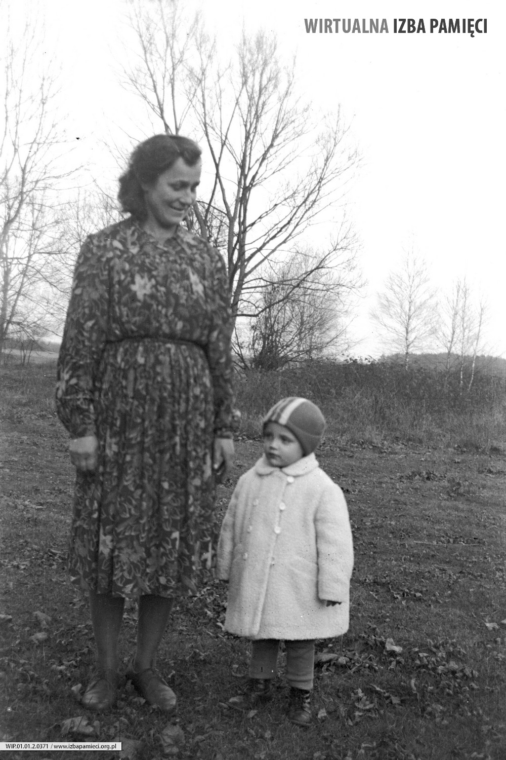 Lata 50. XX wieku. Paulina Leśna z Maczug z synem Januszem