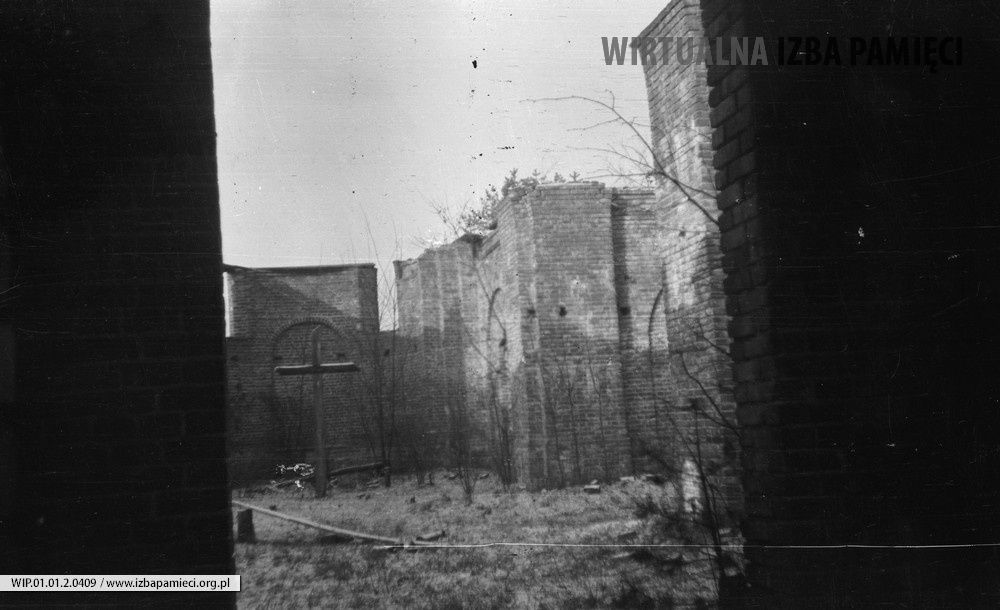 1956. Mury nieukończonej świątyni (cerkwi) w Mołodyczu