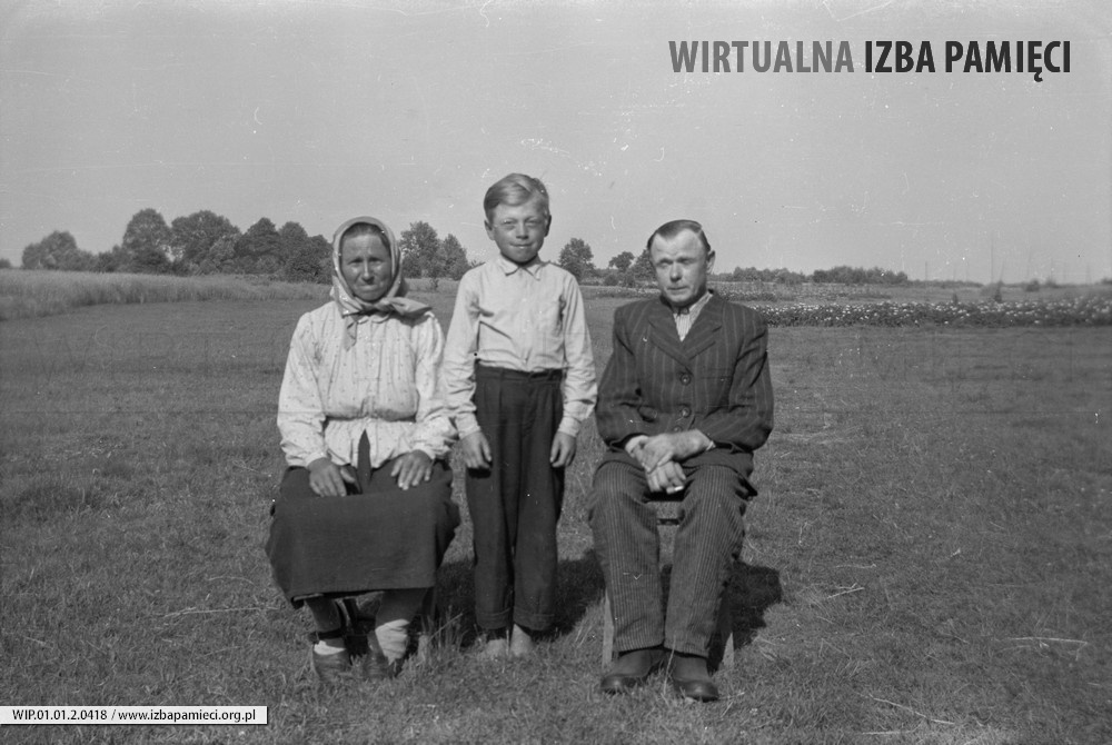 Lata 50. XX wieku. Franciszek Kaczmarz z Mołodycza - Kaczmarzy ze swoimi rodzicami
