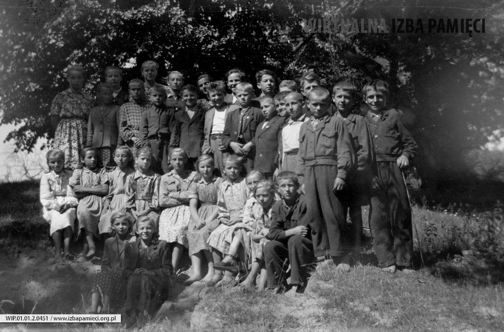 1956. Uczniowie Szkoły Podstawowej w Mołodyczu