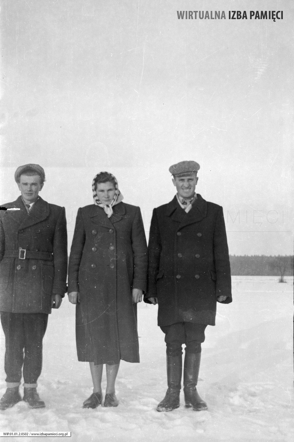 Lata 60. XX wieku. Cecylia Hubacz z szwagrem Piotrem (po prawej) i Stanisławem Winiarzem