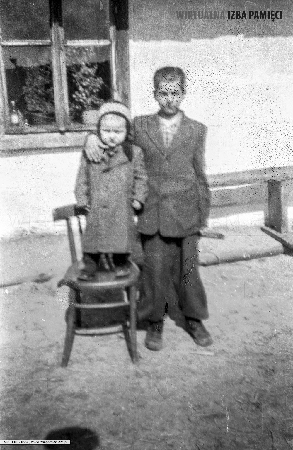 Lata 50. XX wieku. Dwaj chłopcy z rodziny Rokoszów z Mołodycza