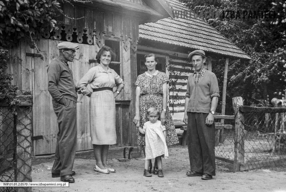 Lata 60. XX wieku. Spotkanie rodzinne u Leśnych w osadzie Maczugi