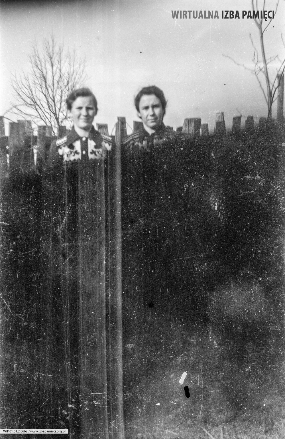 Lata 50. XX wieku. Dwie kobiety z Mołodycza