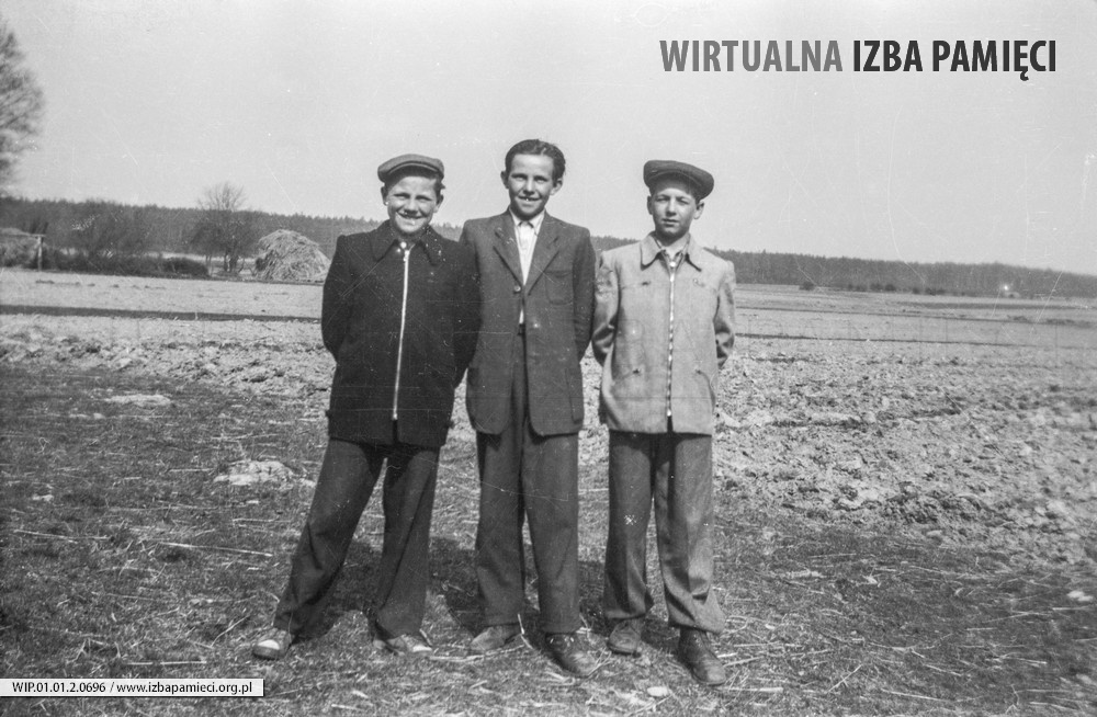 Lata 50. XX wieku. Janek Rokosz (z lewej) z Mołodycza z kolegami