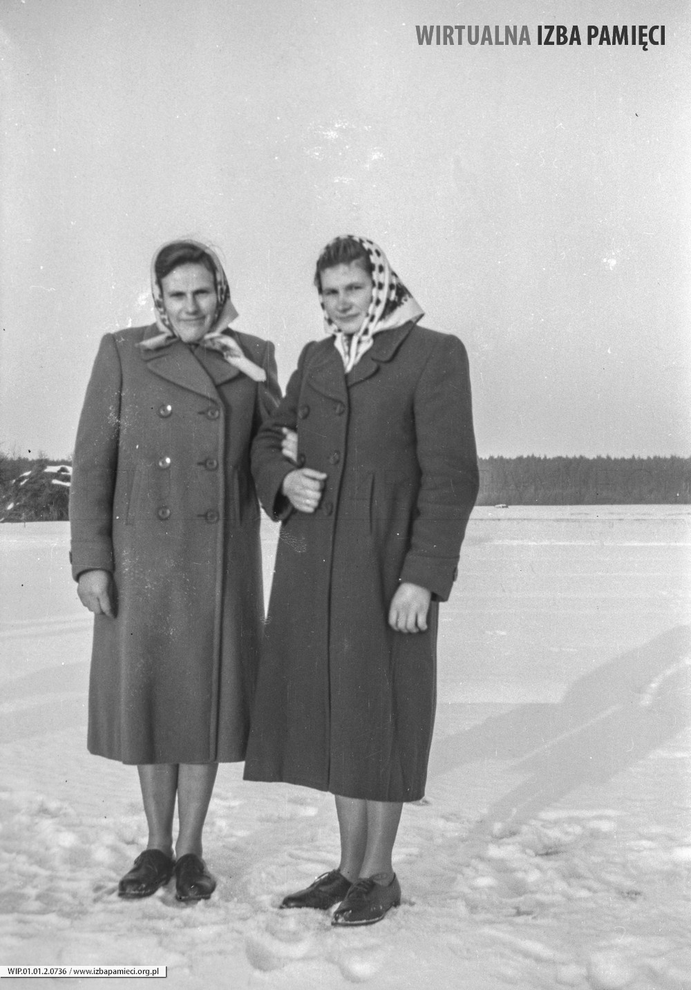 Lata 60. XX wieku. Jadwiga Zagrobelna (z lewej) i Cecylia Hubacz z Mołodycza