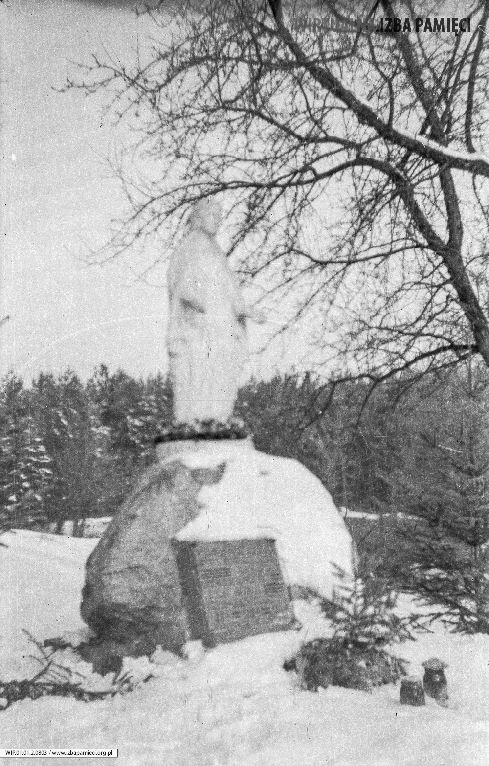1984. Figurka Matki Bożej w Mołodyczu. Pamiątka jubileuszu 400-lecia wsi.