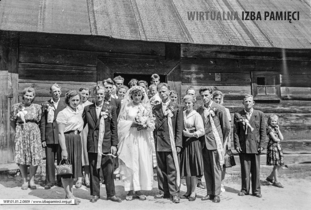 Lata 60. XX wieku. W dniu ślubu Cecylii i Franciszka Hubaczów z Mołodycza