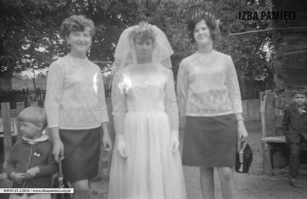 Lata 60. XX wieku. Aniela Hubacz z Mołodycza w dniu swojego ślubu