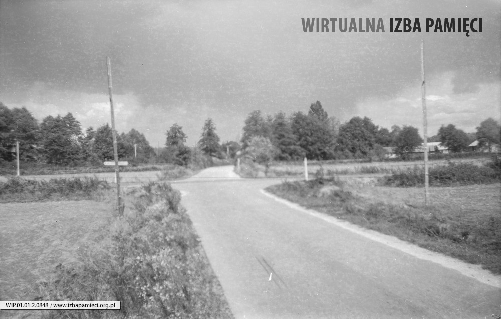 1980. Skrzyżowanie Drogi Jarosławskiej z Sieniawską w Mołodyczu 