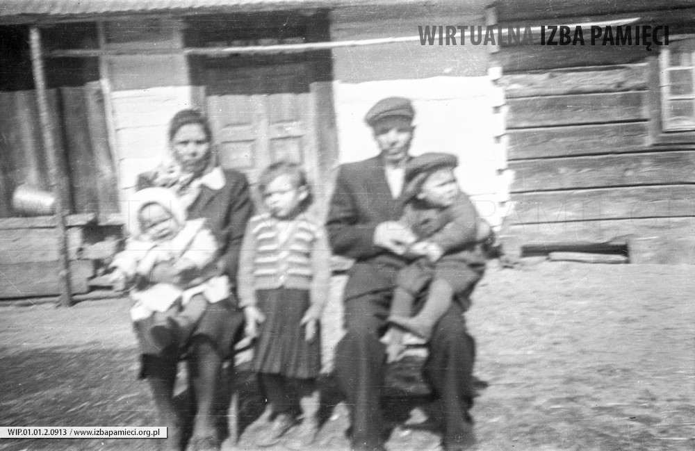 Lata 50. XX wieku. Rodzina Marcina Piekusia z Mołodycza