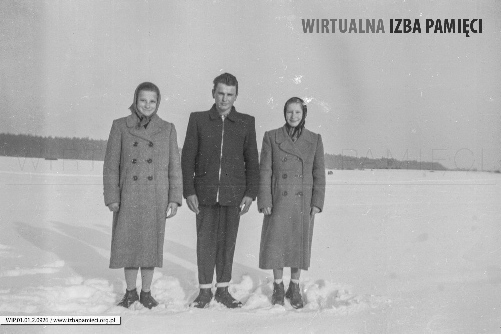 Lata 60. XX wieku. Franciszek Winiarz z Mołodycza z koleżankami