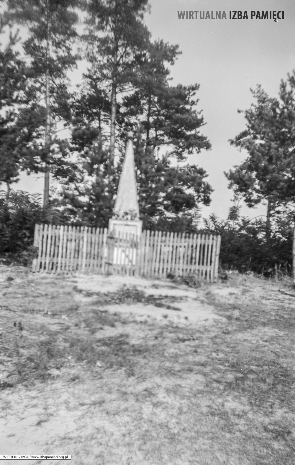 1980. Pomnik spadochroniarzy radzieckich w Mołodyczu