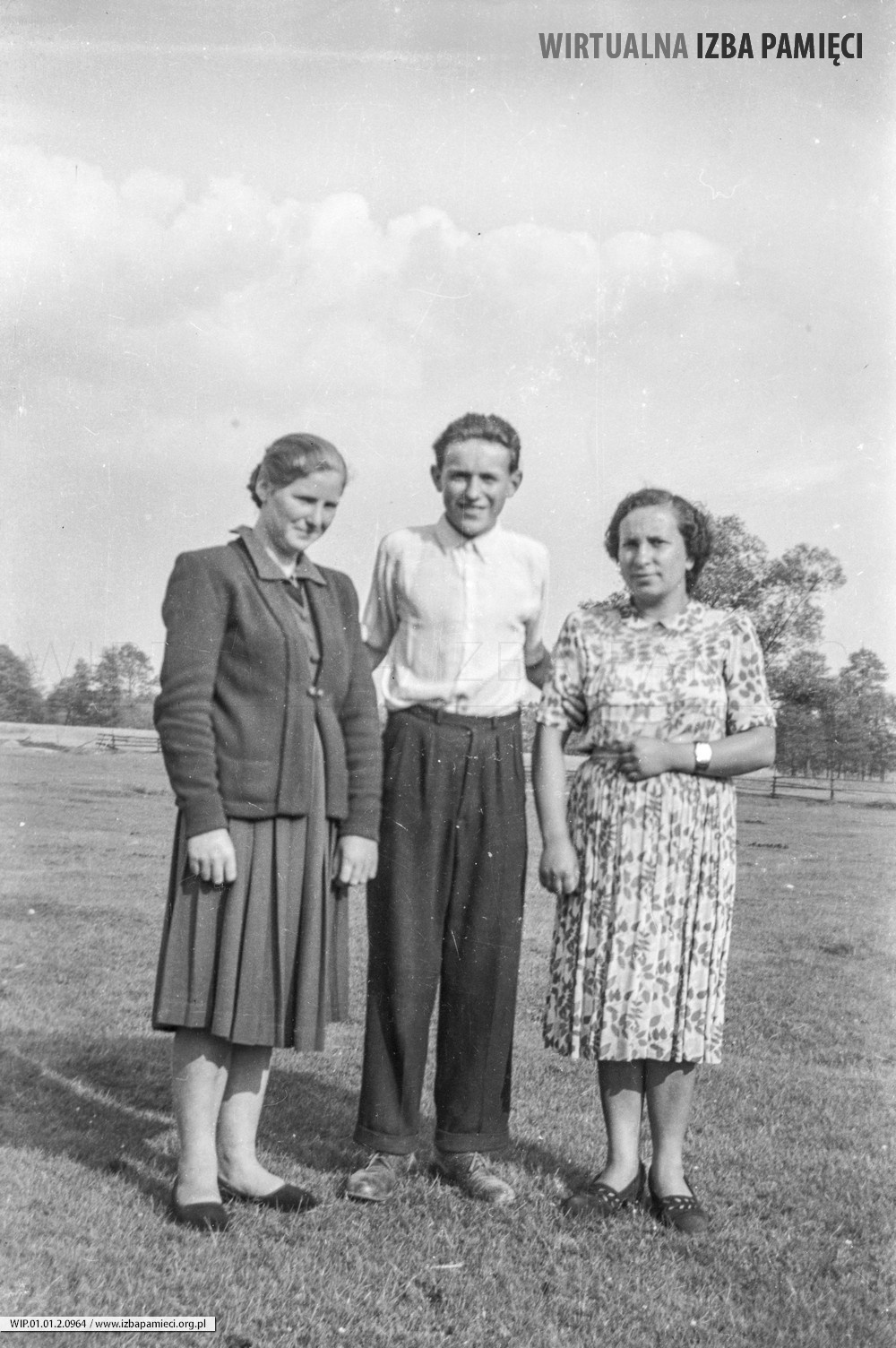 Lata 50. XX wieku. Stanisława Sokół (z lewej), Marian Rokosz i Stanisława Rokosz z Mołodycza