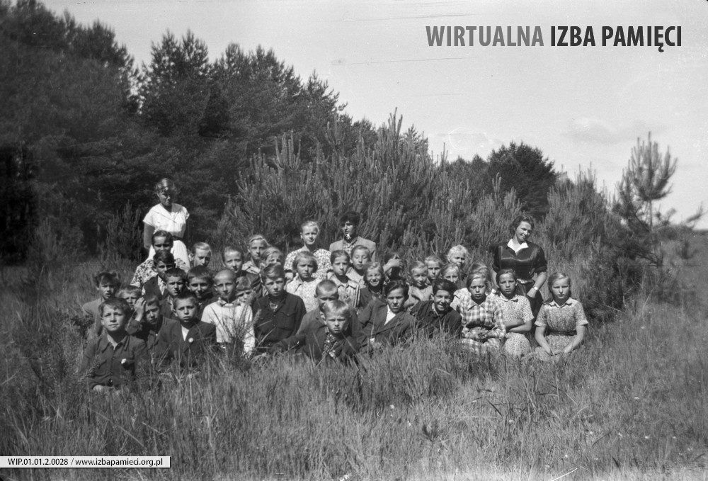 1956. Uczniowie Szkoły w Mołodyczu