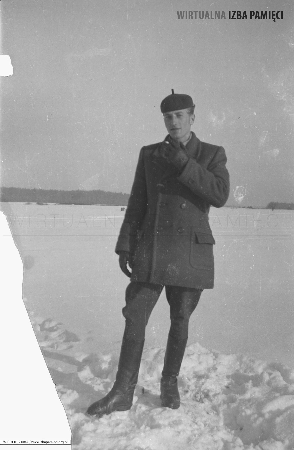 1956. Piotr Warcaba z Mołodycza w typowym dla lat pięćdziesiątych stroju