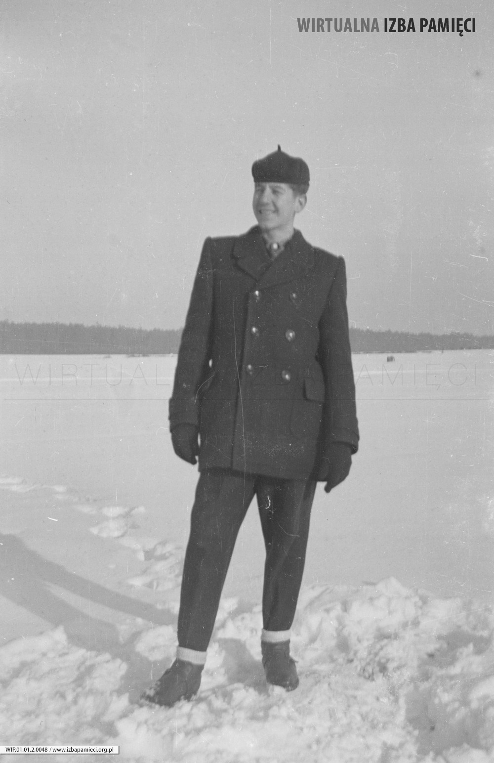 1956. Józef Adamiec z Mołodycza w typowym dla lat pięćdziesiątych stroju