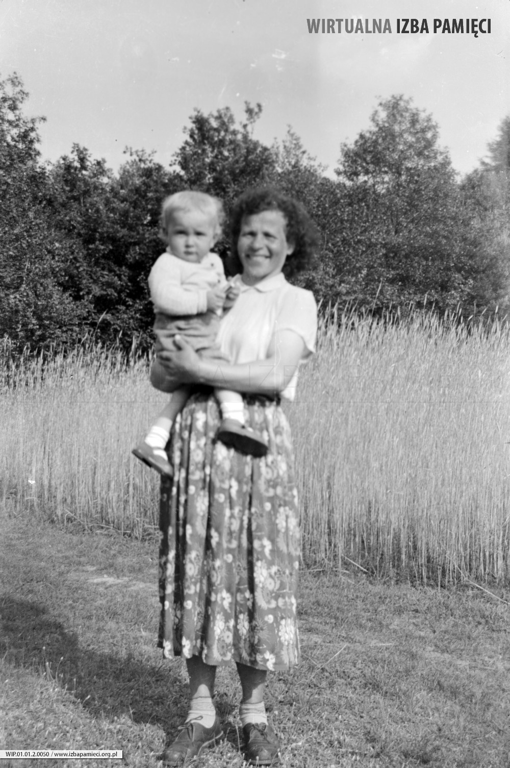 1959. Wiktoria Purcha z Mołodycza z synem Marianem