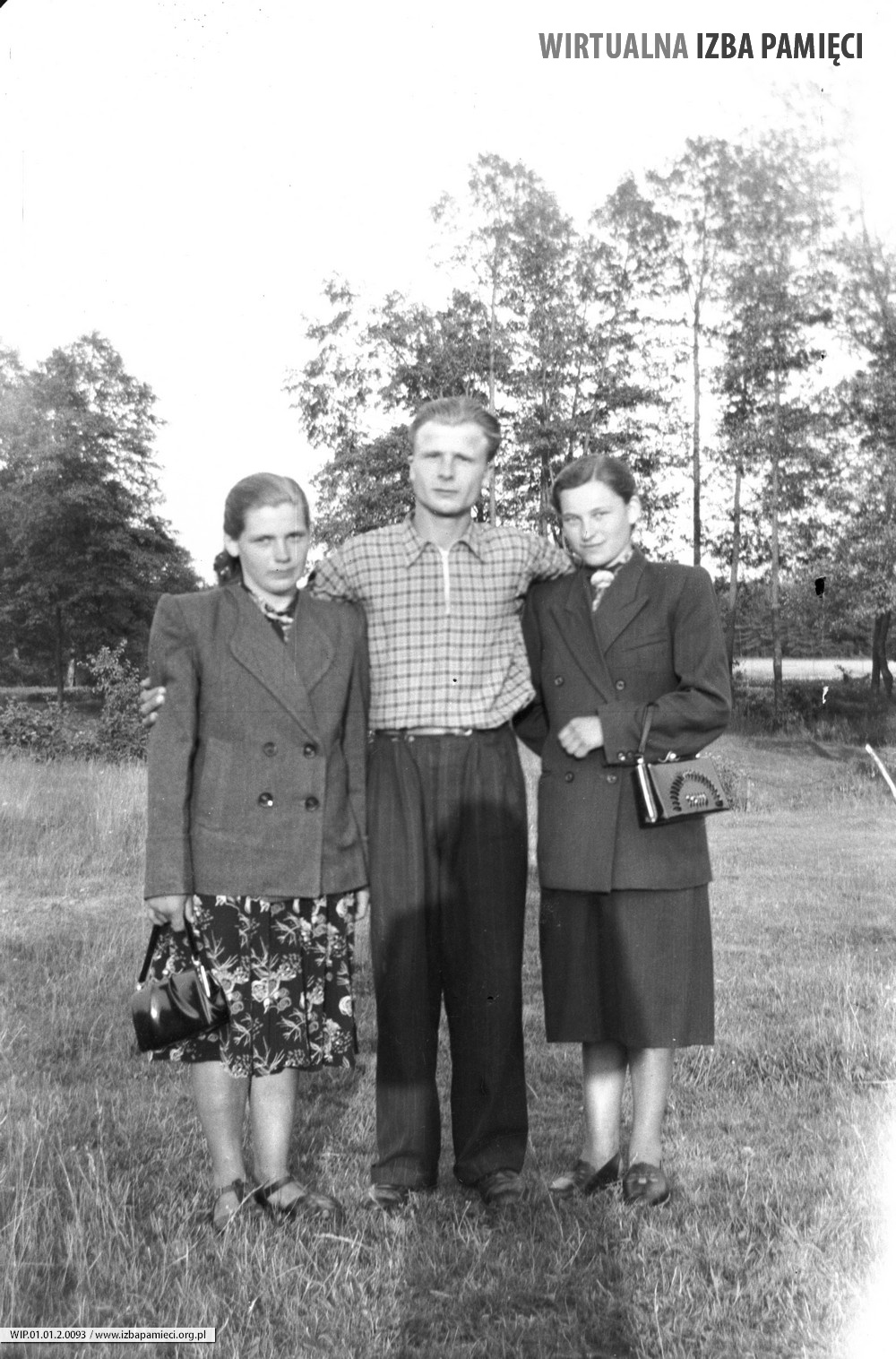 1957. Franciszek Hubacz z koleżankami