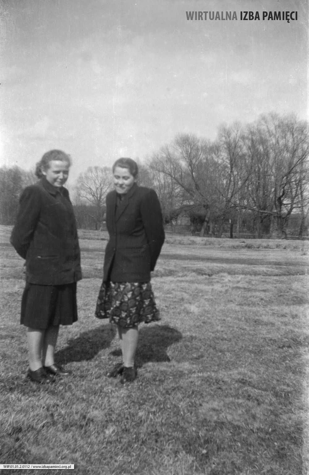 1955. Koleżanki Anna Cienka i Jadwiga Buniowska