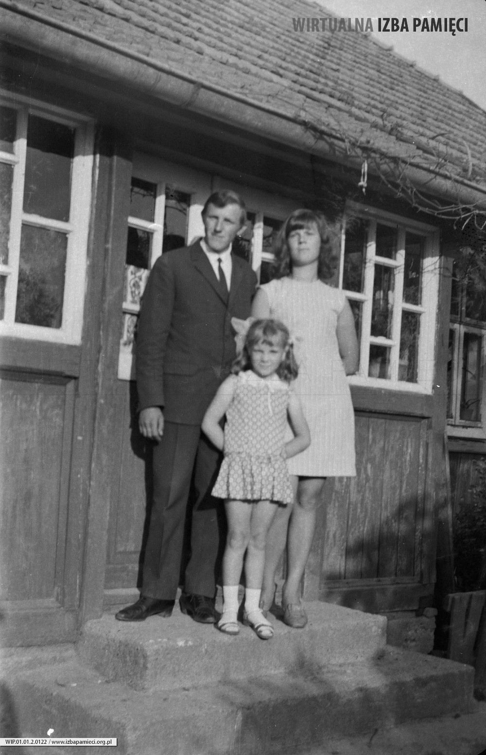 1970. Józef Maczuga przed domem