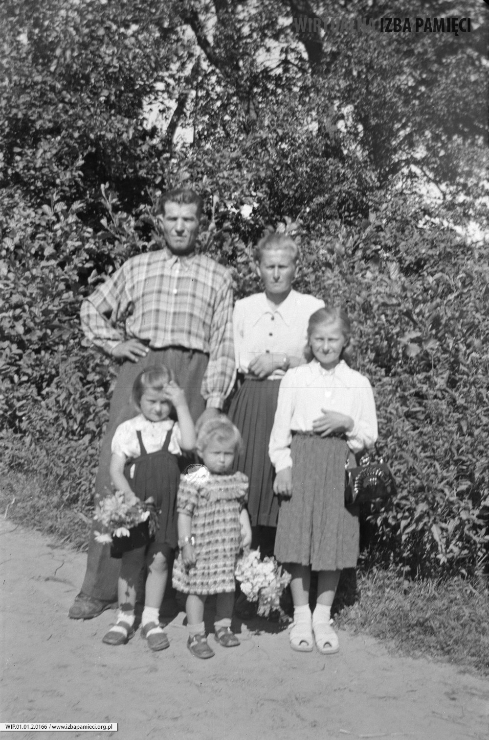 1956. Rodzina Anieli i Michała Kardynałów z Mołodycza