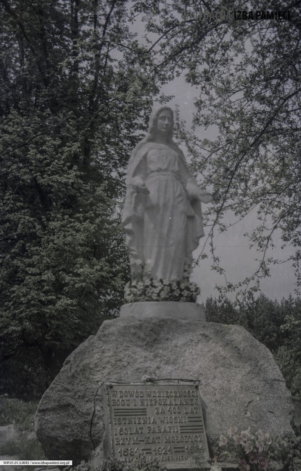 1984. Kapliczka Matki Bożej w Mołodyczu