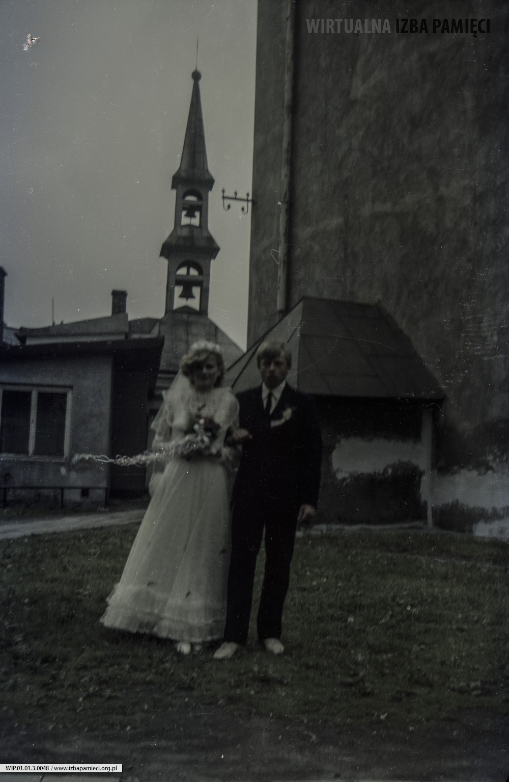 Lata 80. XX wieku. Genowefa Hubacz z mężem w dniu ślubu
