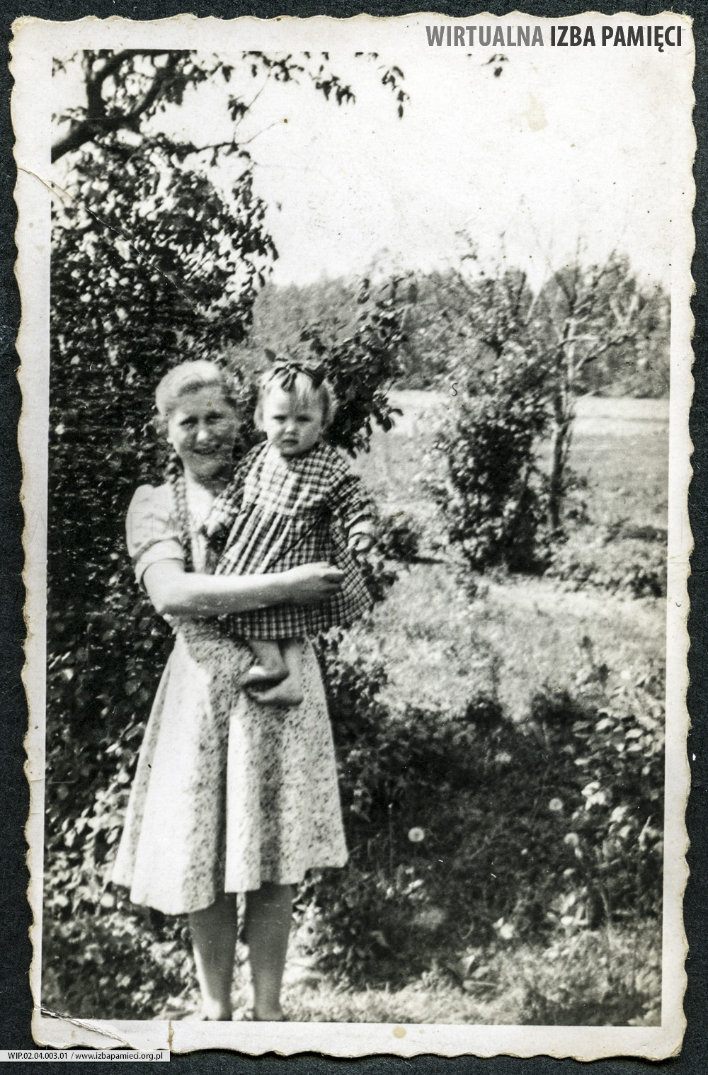 Lata 50. XX w. Emilia Sajdutko z córką Felicją.