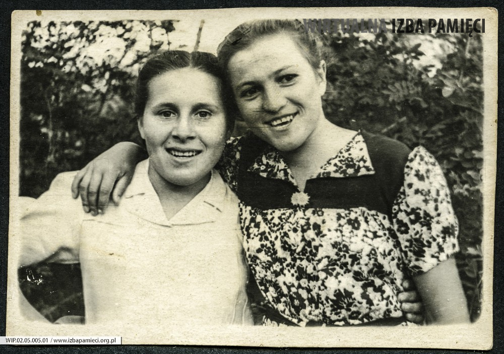 1945. Teodozja Doda i Olga Kruba. Besarabia.