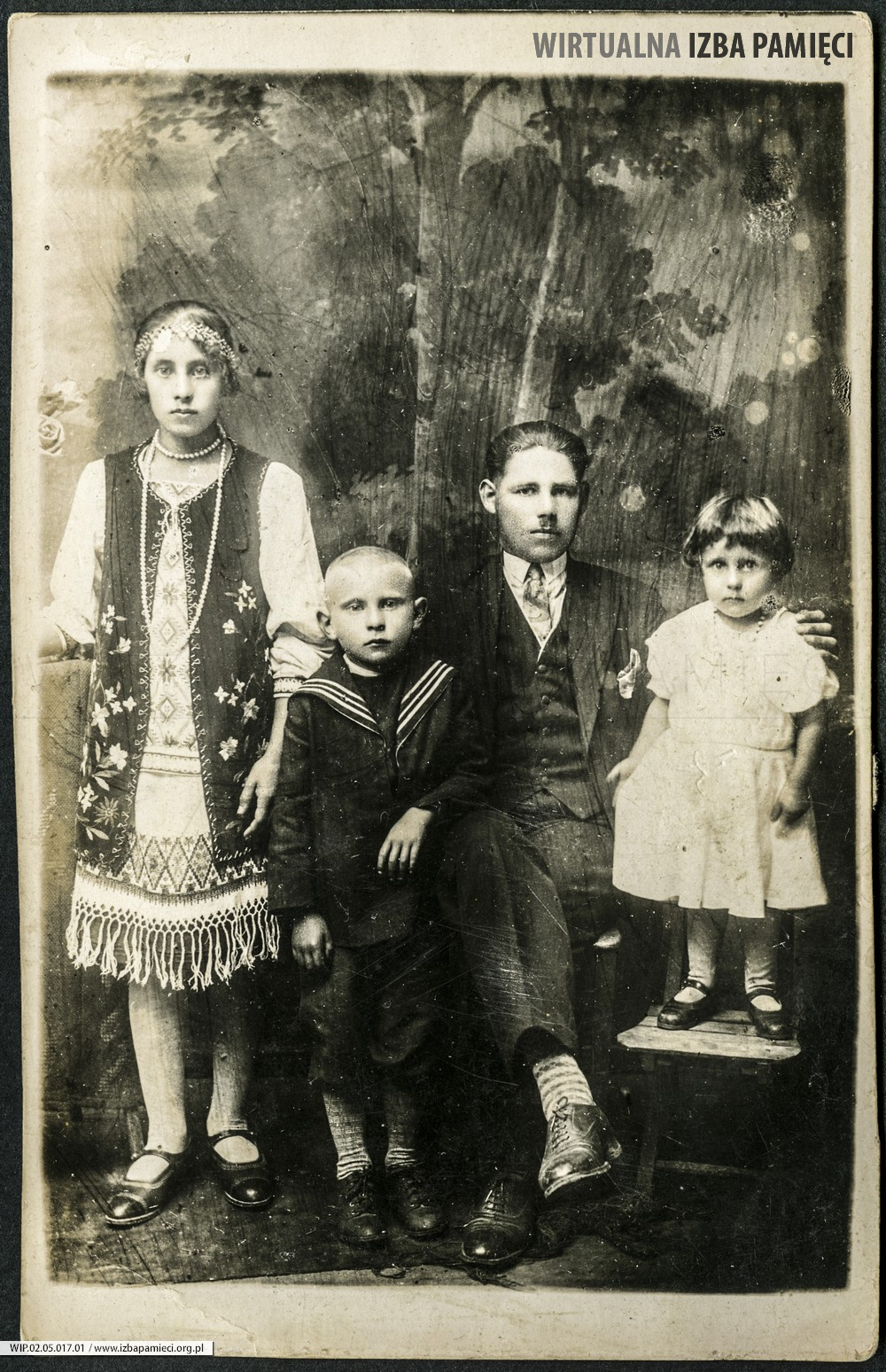 Lata 30. XX w. Fotografia rodzinna Krubów z Nielepkowic.