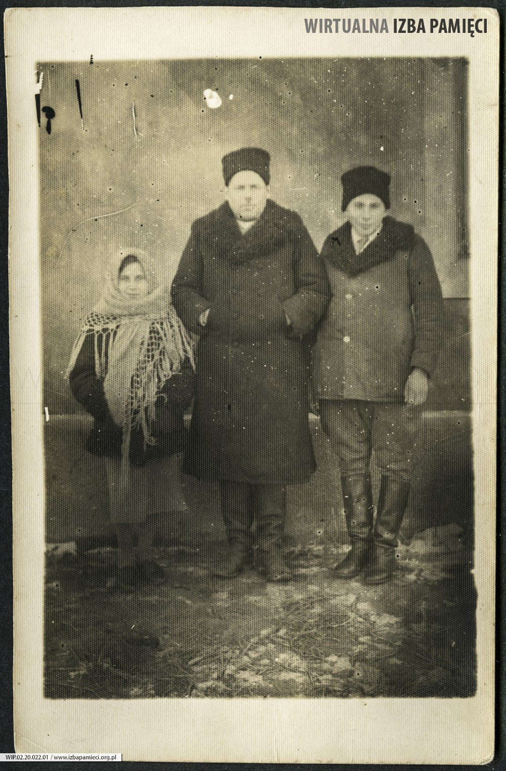 Lata 30. XX w. Olga Kruba z ojcem i bratem.