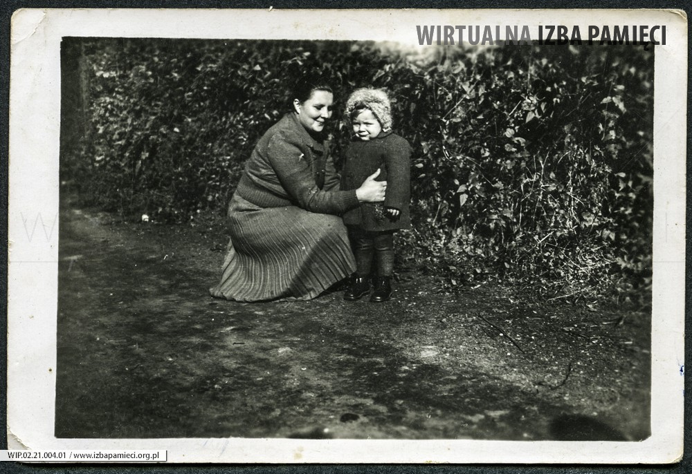 1954. Adela Hubacz z synem.