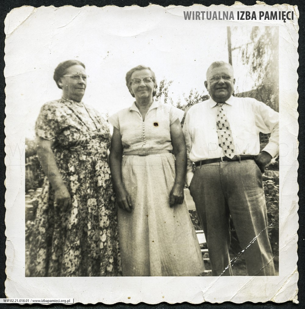 Lata 60. XX w. Maria Granacka z mężem i koleżanką.