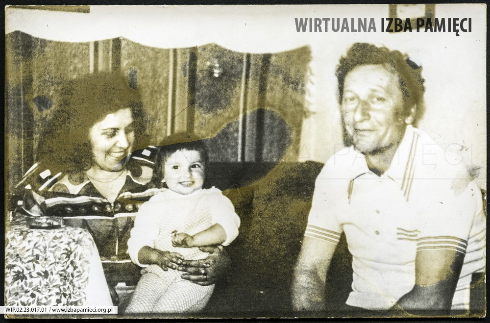 1979. Zofia Leśniowska z Józefem Dudek i jego wnuczką.