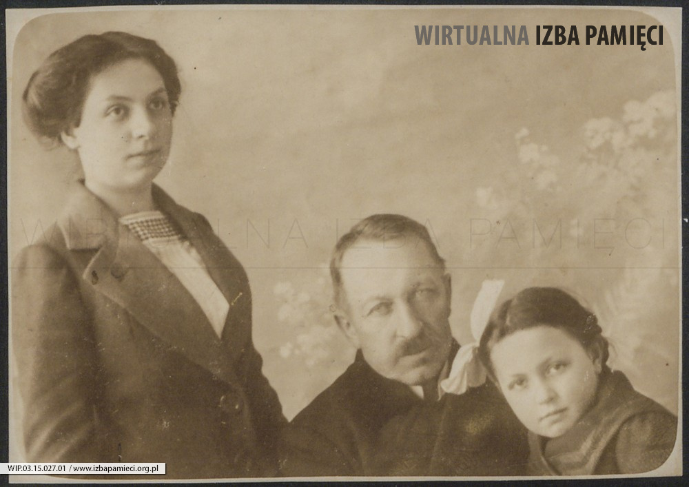 1912. Kulparków. Józefa, Stanisław i Helena Kruszyńscy. 