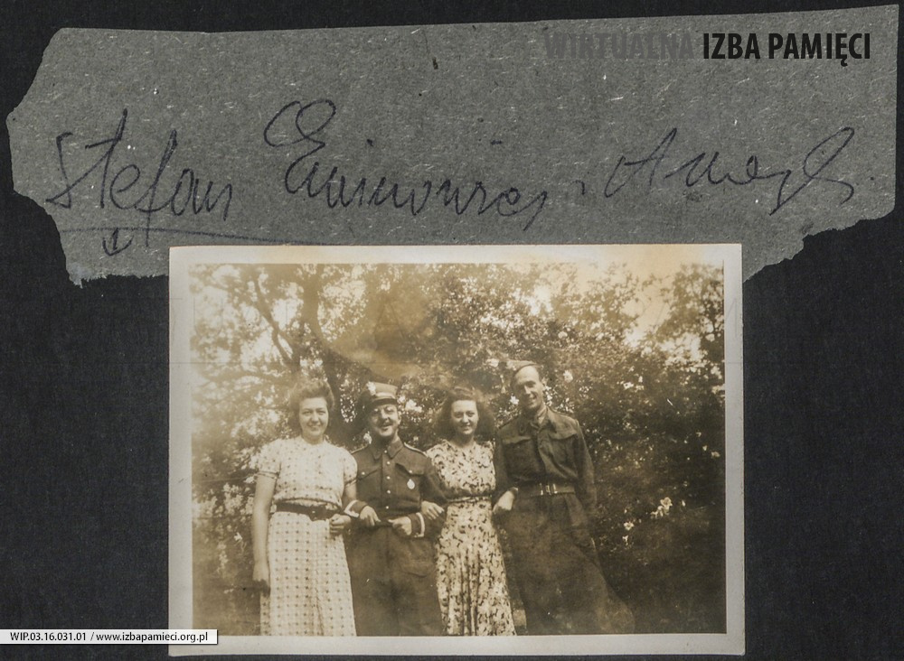 1943.  Fotografia grupowa.