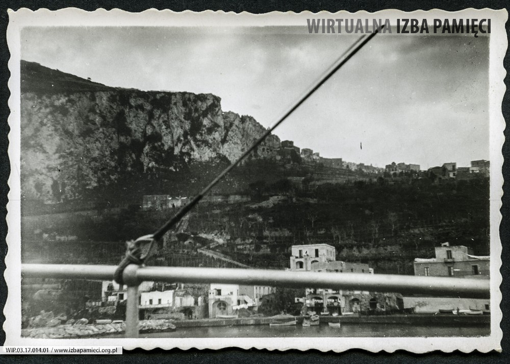 1938. Capri (Włochy). Widok wapiennych skał włoskiej wyspy Capri.