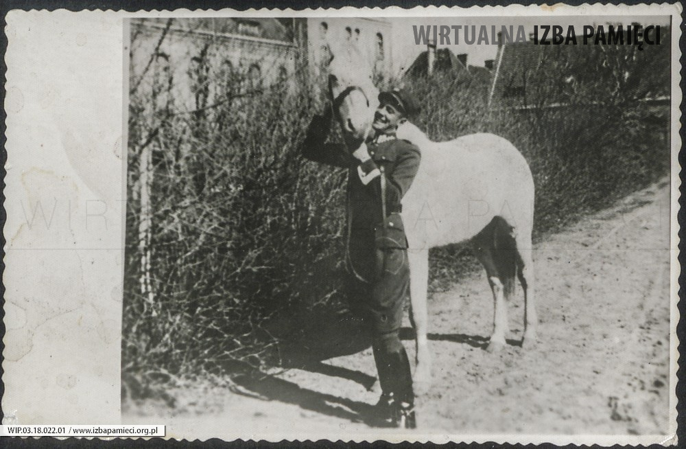 1935. Włodzimierz Wołyński. Stanisław Ruebenbauer po nominacji na oficera z białym koniem.