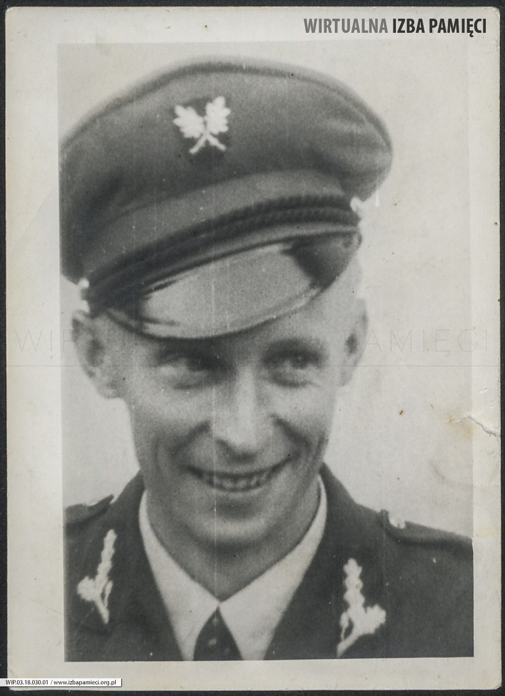 1942. Opaka. Jan Ruebenbauer w mundurze leśnika.