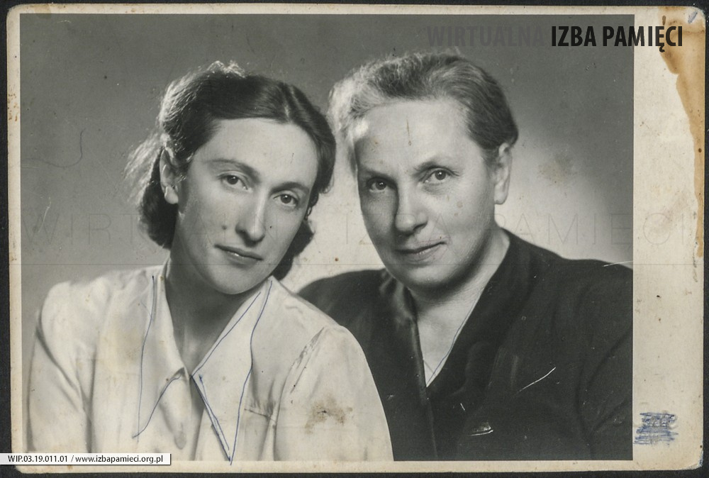 1950. Lubaczów.  Maria Ruebenbauer (z lewej) i Józefa Ruebenbauer.