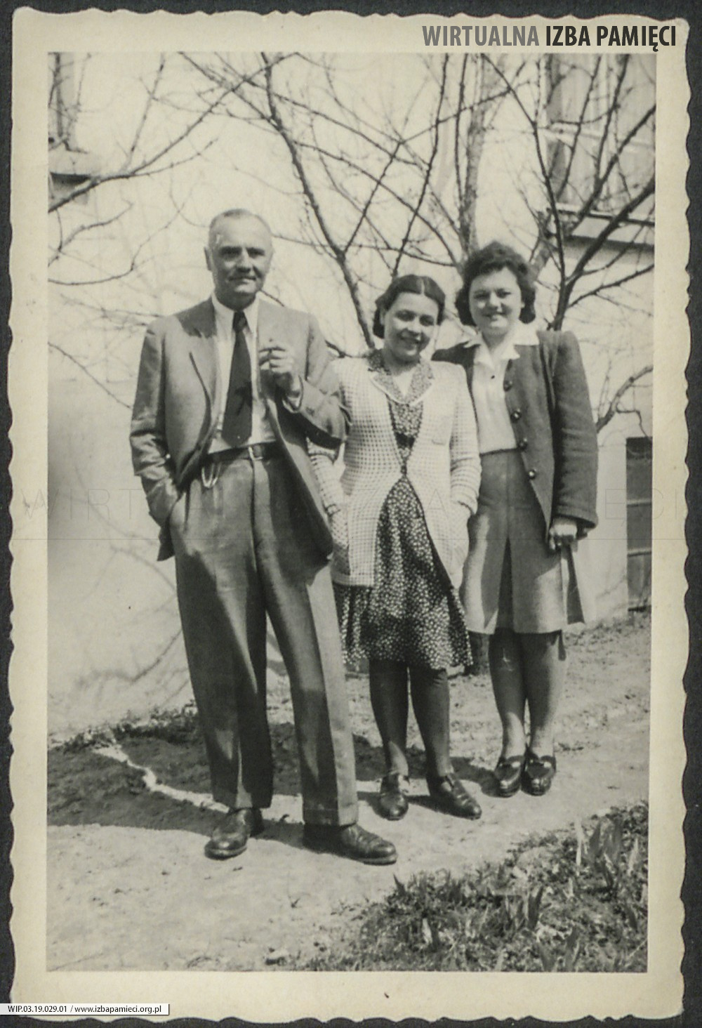 1947. Tuchów. Anatol Chatało z żoną Marią z Ruebenbauerów – Chatało i córką Krystyną Chatało.