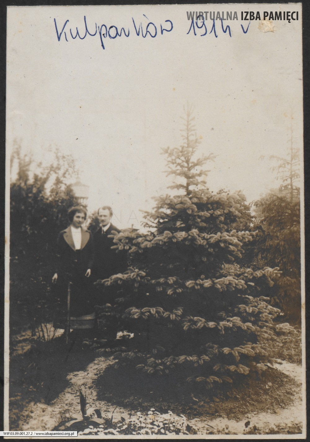 1914. Kulparków. Józefa Kruszyńska i Władysław Ruebenbauer w parku.