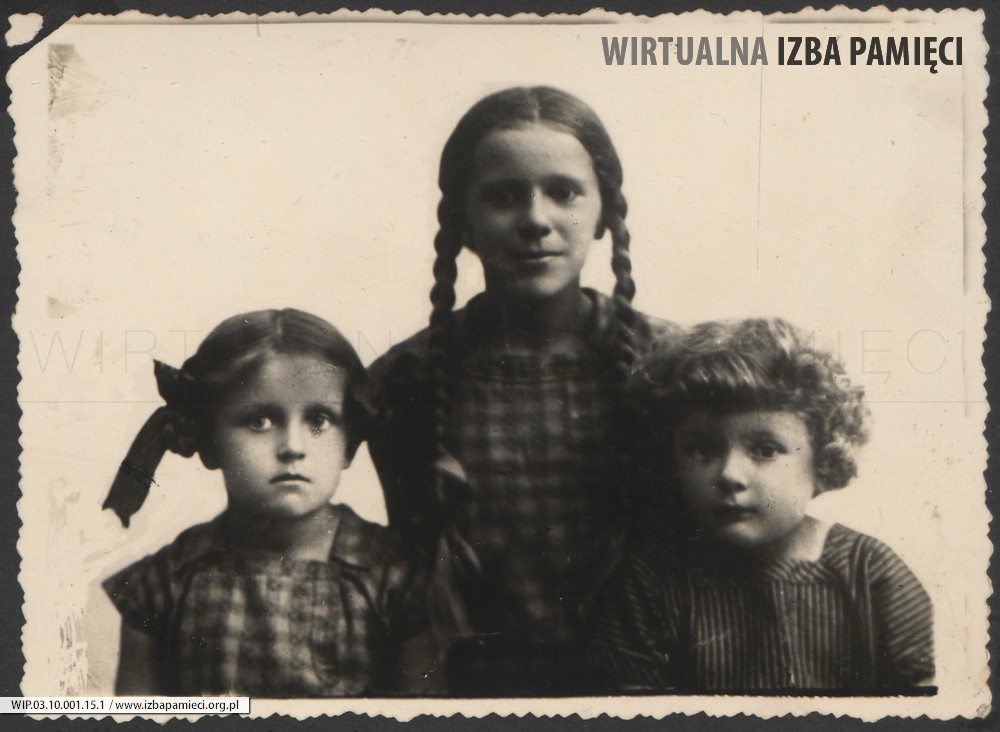 1930. Wilno. Zdjęcie rodzinne Gutowskich. Od lewej: Maria Gutowska, Emilia Gutowska, Roman Gutowski.