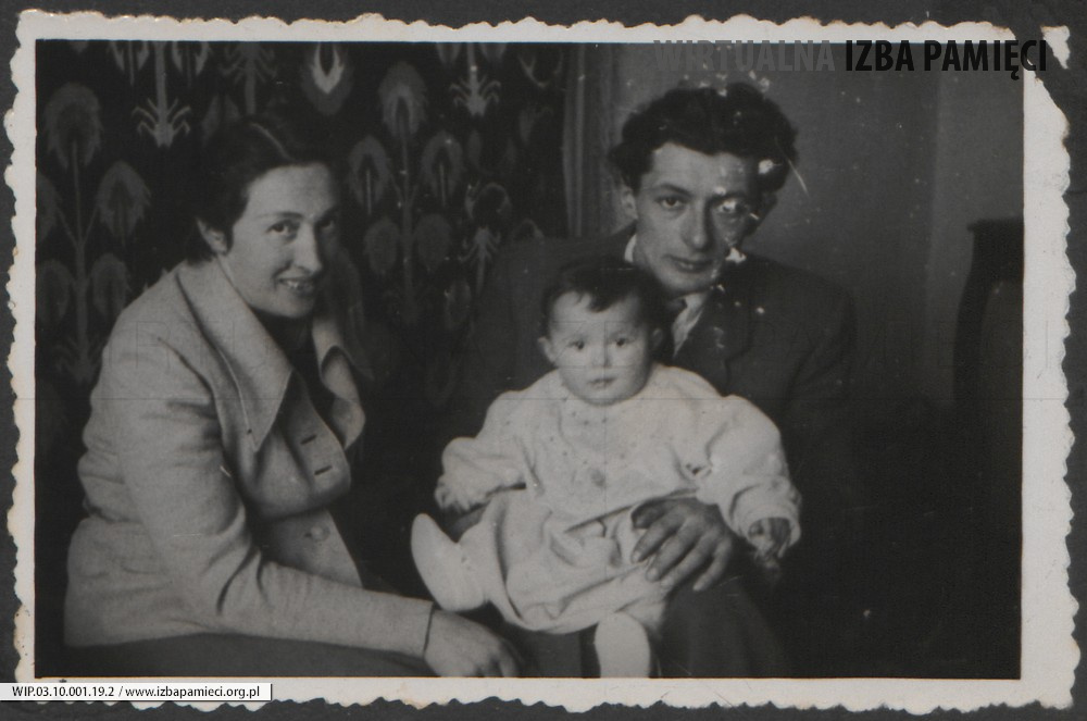 1949. Lubaczów. Barbara Gutowska z rodzicami: Marią i Romanem Gutowskimi.