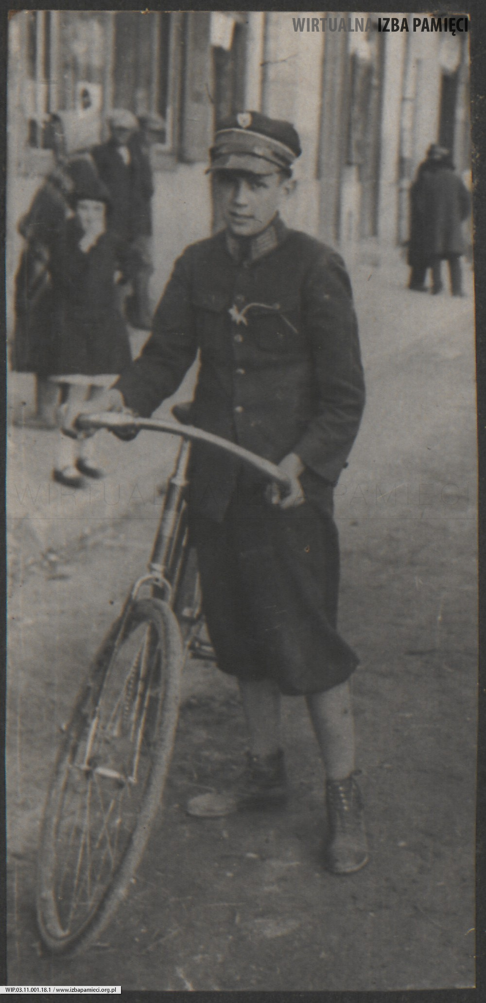 1926. Lubaczów. Stanisław Ruebenbauer z rowerem.